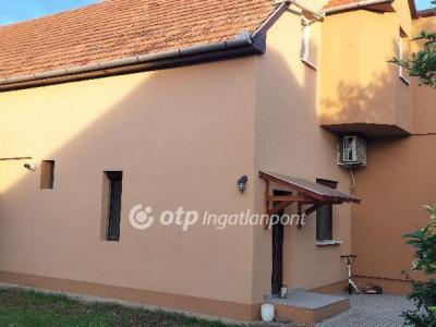 Eladó családi ház - 4220 Hajdúböszörmény