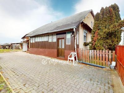 Eladó családi ház - 3458 Tiszakeszi
