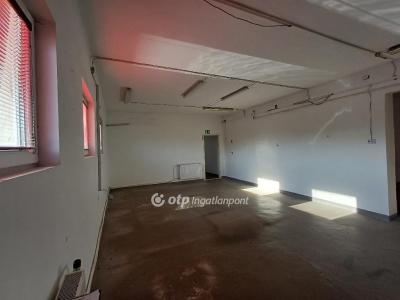 Eladó üzlethelység udvarban - 4090 Polgár