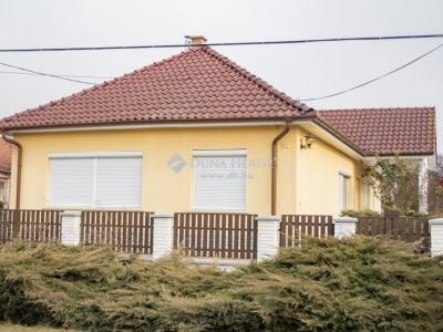 Eladó családi ház - 2118 Dány