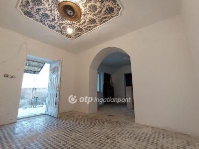Eladó családi ház - 3015 Csány