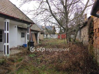 Eladó családi ház - 2243 Kóka