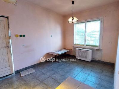 Eladó családi ház - 5300 Karcag