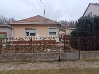 Eladó családi ház - 2244 Úri