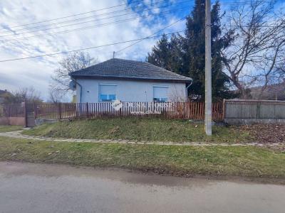 Eladó családi ház - 2431 Perkáta