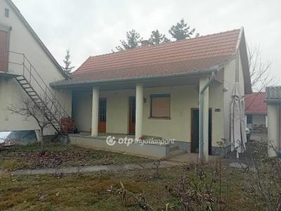 Eladó családi ház - 2765 Farmos, Zrínyi utca