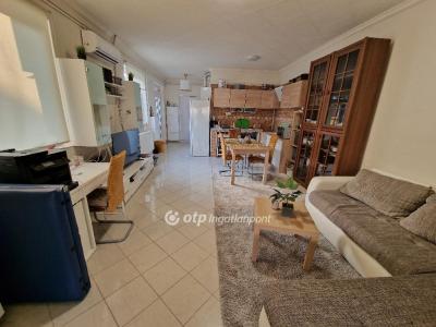 Eladó családi ház - 3711 Szirmabesenyő