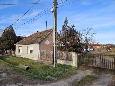 Eladó családi ház - 8154 Polgárdi