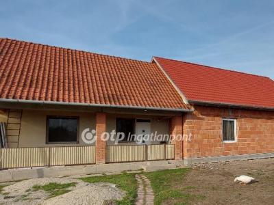 Eladó családi ház - 6647 Csanytelek