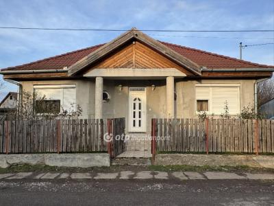 Eladó családi ház - 3388 Poroszló