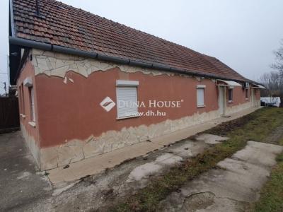 Eladó családi ház - 2241 