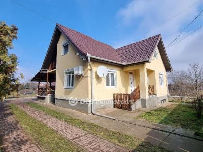 Eladó családi ház - 4066 Tiszacsege