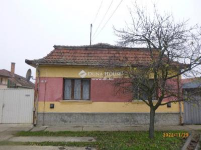 Eladó családi ház - 5100 Jászberény