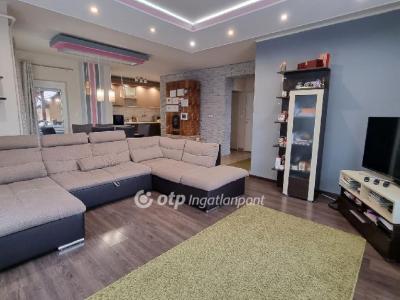 Eladó családi ház - 4066 Tiszacsege