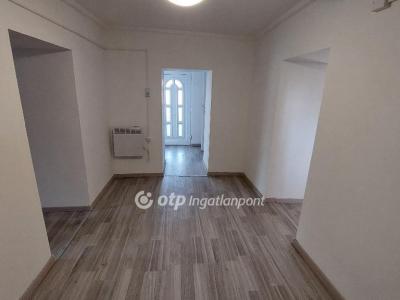 Eladó családi ház - 5300 Karcag