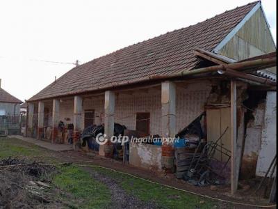 Eladó családi ház - 3014 Hort