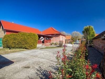 Eladó családi ház - 2200 Monor