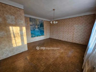 Eladó sorház - 5000 Szolnok