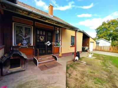 Eladó családi ház - 2251 Tápiószecső