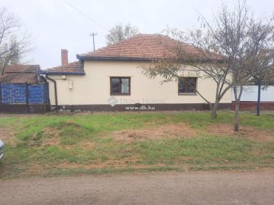 Eladó családi ház - 5800 Mezőkovácsháza