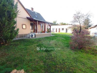 Eladó családi ház - 7130 Tolna