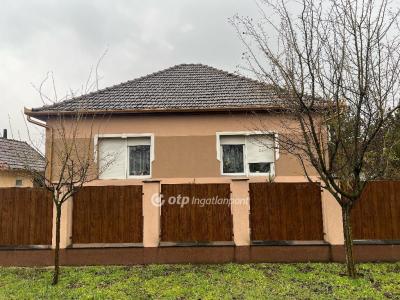 Eladó családi ház - 2768 Újszilvás, Abonyi út