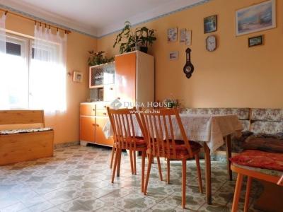 Eladó családi ház - 6000 Kecskemét, Platán utca
