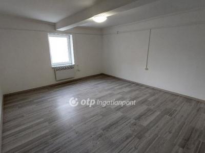 Eladó családi ház - 5300 Karcag