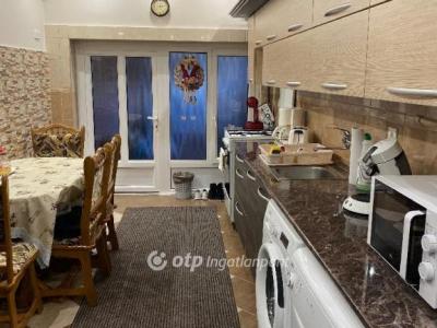 Eladó családi ház - 4533 Sényő