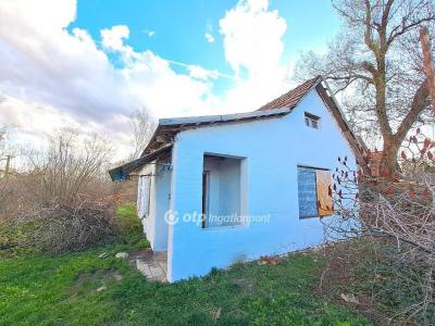 Eladó családi ház - 2740 Abony, Mogyoró utca