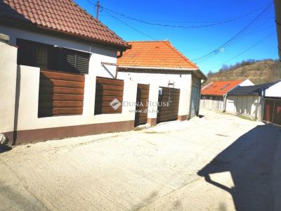 Eladó családi ház - 2500 Esztergom