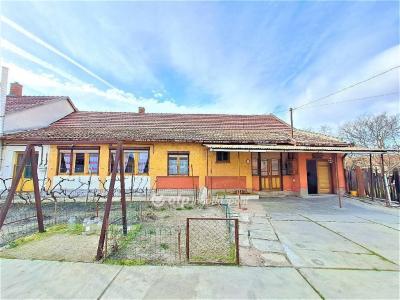 Eladó családi ház - 6060 Tiszakécske