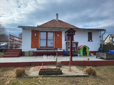 Eladó családi ház - 2252 Tóalmás, Bajcsy-Zsilinszky Endre utca