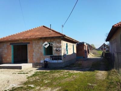 Eladó családi ház - 2760 Nagykáta