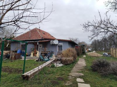 Eladó családi ház - 2462 Martonvásár
