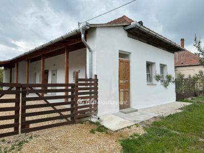 Eladó családi ház - 3385 Tiszanána