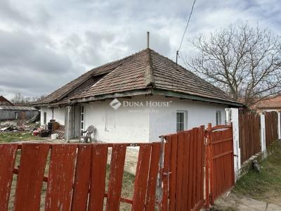 Eladó családi ház - 2243 Kóka