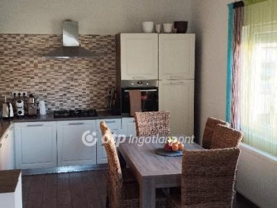Eladó családi ház - 3388 Poroszló