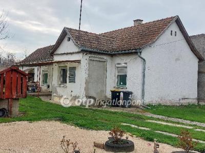 Eladó családi ház - 2490 Pusztaszabolcs