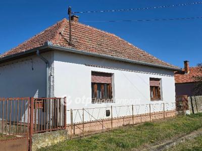 Eladó családi ház - 4274 Hosszúpályi, Szabadság tér