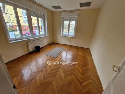 Kiadó családi ház - 7100 Szekszárd, Csokonai utca