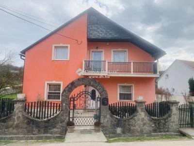 Eladó családi ház - 2533 Bajót