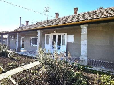 Eladó családi ház - 5100 Jászberény