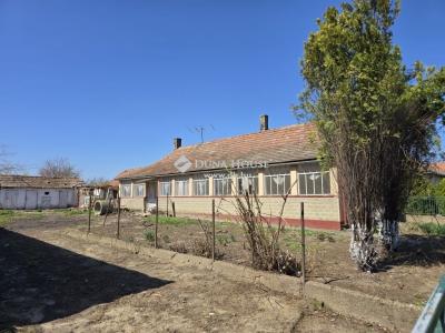 Eladó családi ház - 2425 Nagykarácsony