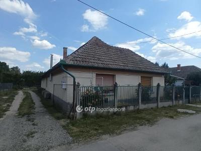 Eladó családi ház - 2766 Tápiószele