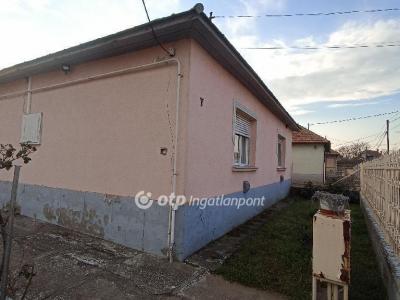 Eladó családi ház - 5126 Jászfényszaru