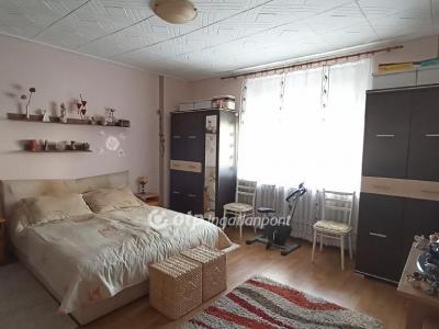 Eladó családi ház - 5126 Jászfényszaru