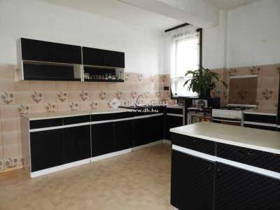 Eladó családi ház - 1204 Budapest, XX. kerület , Alkotmány utca