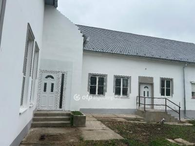 Eladó sorház - 4110 Biharkeresztes