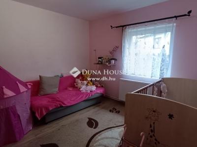 Eladó családi ház - 2242 